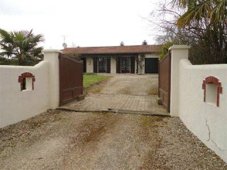 3-Bed Bungalow On 4,375m2 Of Land In..