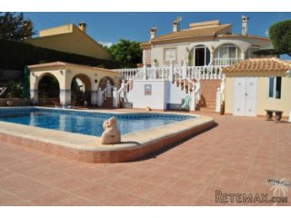 Located in a luxurious villa area, we have this outstanding..