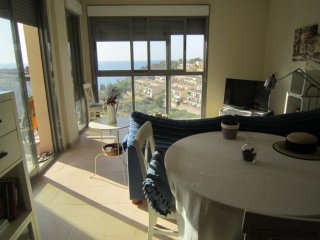 Beautiful flat with a terrace with sea views in Calpe...