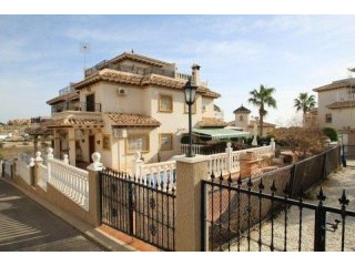 2 Bedrooms - Villa - Alicante - For Sale