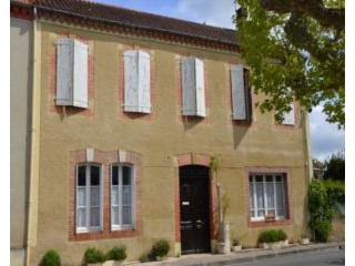 Former doctor's home in heart of..