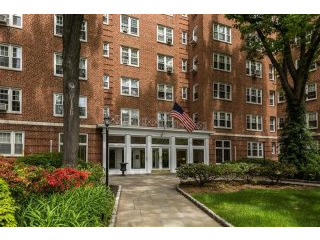 1 bedroom Commercial Property For Sale:..