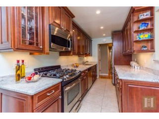 2 bedroom Apartment For Sale: 2390..