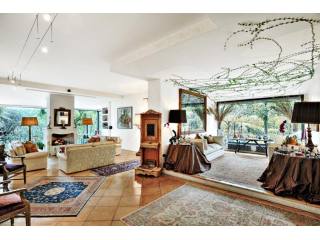 4 Bedrooms - Villa - For Sale