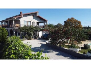 Istra , Poreč okolica - Samostojeća kuća sa 4 apartmana i ba
