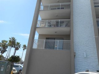 1 bedroom Property For Sale: 200 1ST..
