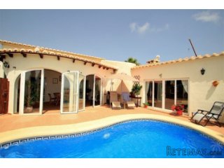 A delightful Sea View villa in a quiet area of Cumbre Del S..