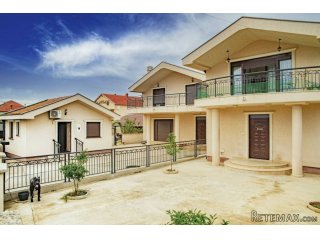 2 luksuzne kuce i treca kuca apartman