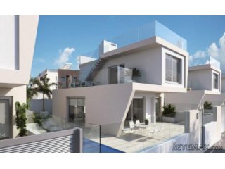 New, modern, detached villas ocated just a few hundred..