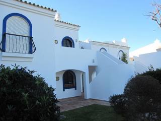 2 Bed Apartment For Sale - Vale do..