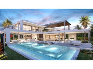 A real gem on the second line of the beach and surrounded..