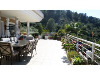 This stylish apartment with large terrace and beautiful sea..