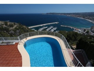 House for sale with spectacular sea views and 6 bedrooms..