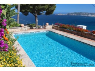Mediterranean style villa of 300 m2, on two floors, on a..