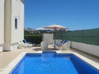 2 Bed Apartment in Albufeira with Sea..