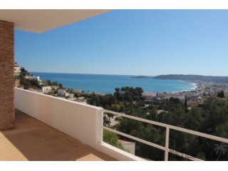Modern house, reduced from 1,500,000 Euros, with open views..