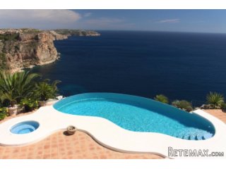 Luxurious front line villa with stunning views in the..