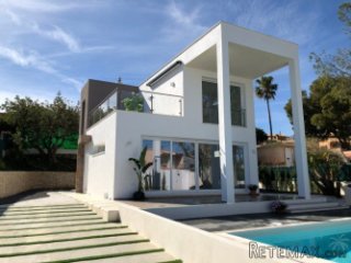 New construction of a modern high quality 3-bedroom villa..