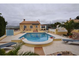 Lovely cozy villa 5 minutes to Pinoso..