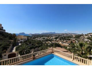 Elegant superior detached 3 bedrooms..