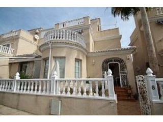* Large 4 Bed Detached Villa with..