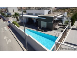 Modern, new, key-ready design villa with 2 floors, complete..