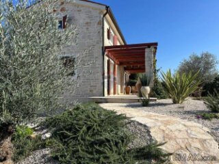Poreč, okolica, lijepa autohtona vila s pogledom na more