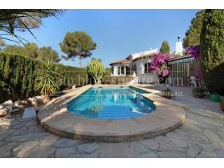 Haus in typisch mediterranem Stil mit..