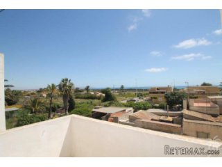 This beautiful apartment is located in the La Marina..