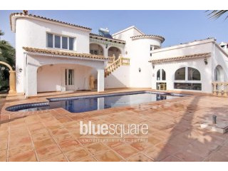 Superb 5 bedroom 5 bathroom villa with..