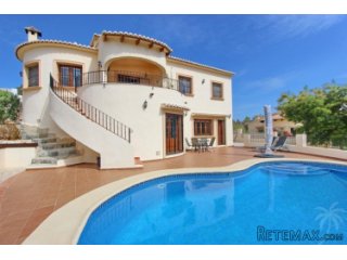 Reservers! This impressive 4 bedroom, 3 bathroom villa is..