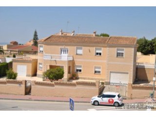 This fantastic villa is to be found in a luxurious..