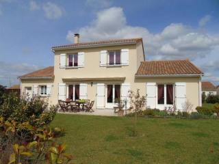 4 bedroom House For Sale: 86000 POITIERS