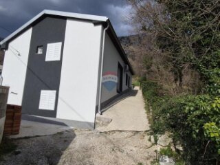 Crikvenica- Bribir, kuća s dva stana