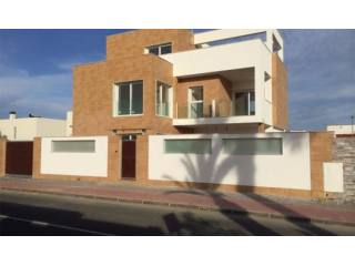 Mil Palmeras u 4 Beds, 3 Bath..
