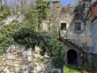 Crikvenica- Grižane građevinsko zemljište s ruševinom