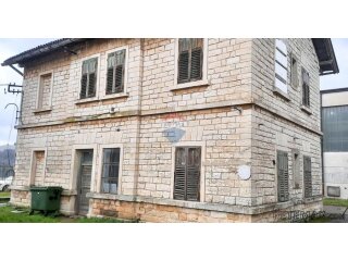 Istra, Buje - samostojeća kuća za adaptaciju