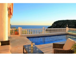 This beautiful villa is located in Cumbre del Sol and..