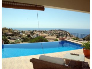 Single storey detached villa with panoramic sea views..