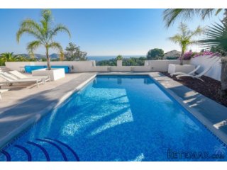  Unique completely reformed villa..