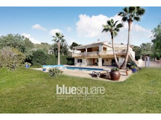 Luxury 5 bedroom villa close to the sea