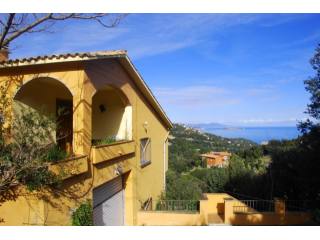 Magnificent property with views to the..