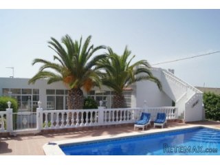 This unique finca with 2 guests houses on a plot of 2000m²..