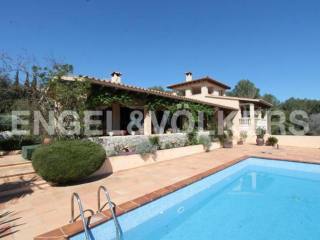 Property with panoramic views of the sea