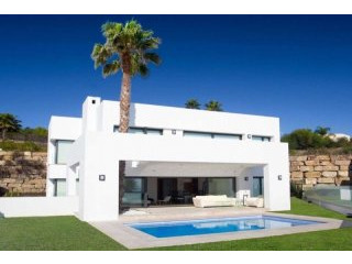 4 Bedrooms - Villa - Malaga - For Sale