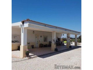 This newly renovated finca on a plot of 2000m we find in La..