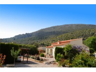 A charming detached villa located on a large flat plot..