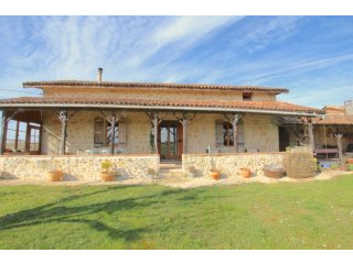 Stunning 3-bed, 3 bathroom renovated..