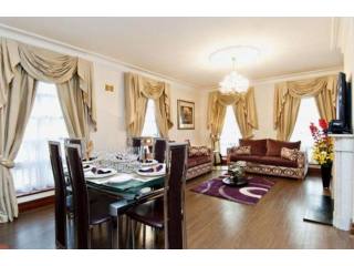 3 bed flat to rent in Down Street..