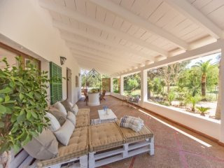 Beautiful Family Country Home In..